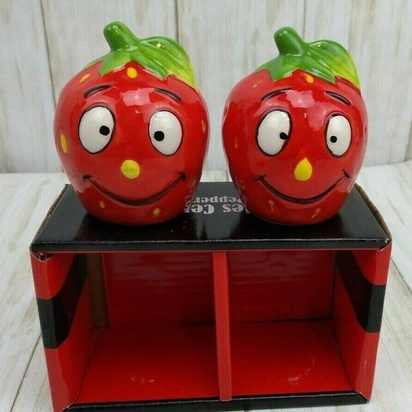 Strawberry Ceramic Smiley Face Happy Fruit Salt Pepper Shakers - Picture 1 of 5